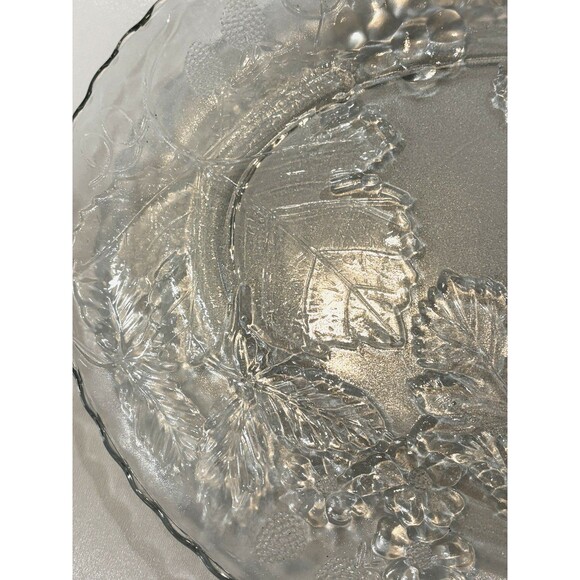 Vintage Oval Glass Serving Platter – Grape & Leaf Pattern – 18"x13.5" – Elegant - Picture 6 of 10